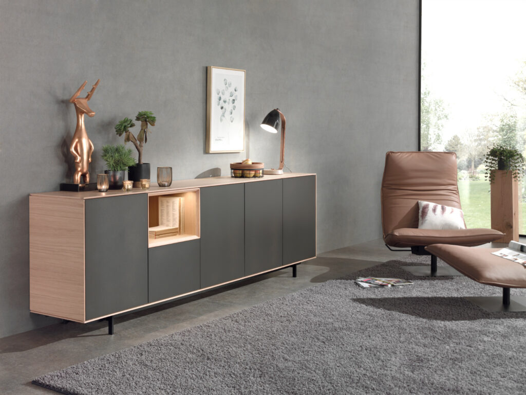 Dressoir eik met zwarte elementen