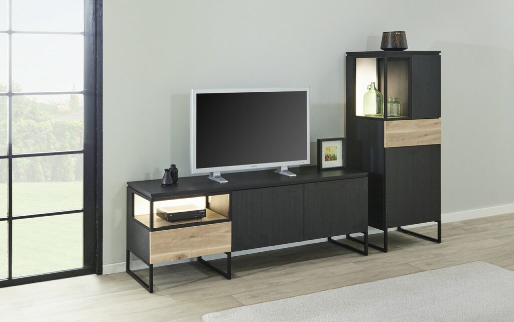 TV-meubel in combinatie met kleine barkast