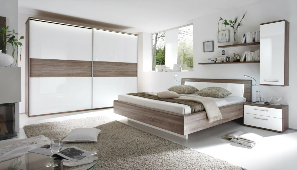 Moderne slaapkamer wit hoogglans gecombineerd met grijze eik
