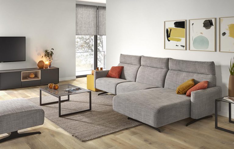 Zithoek in stof met hoge rug en longchair